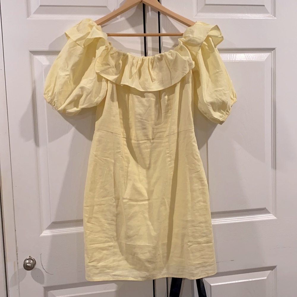 New with tag light yellow elastic off the shoulder